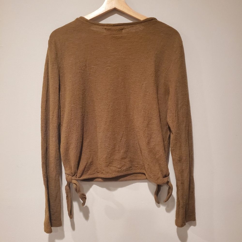 Madell Texture & Thread Top - Picture 2 of 7